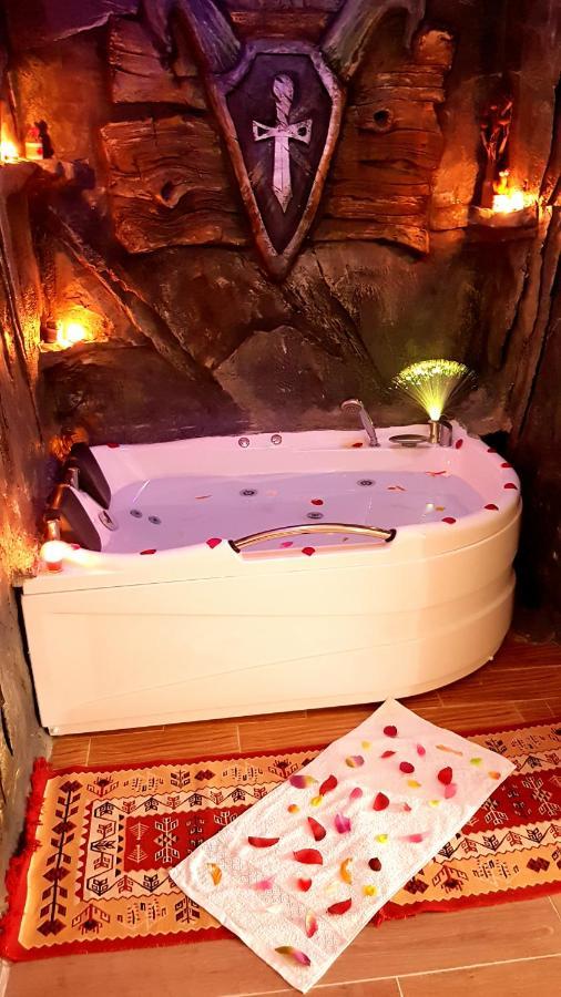 Pensiunea Dracula & Spa Căpăţîneni-Ungureni Esterno foto