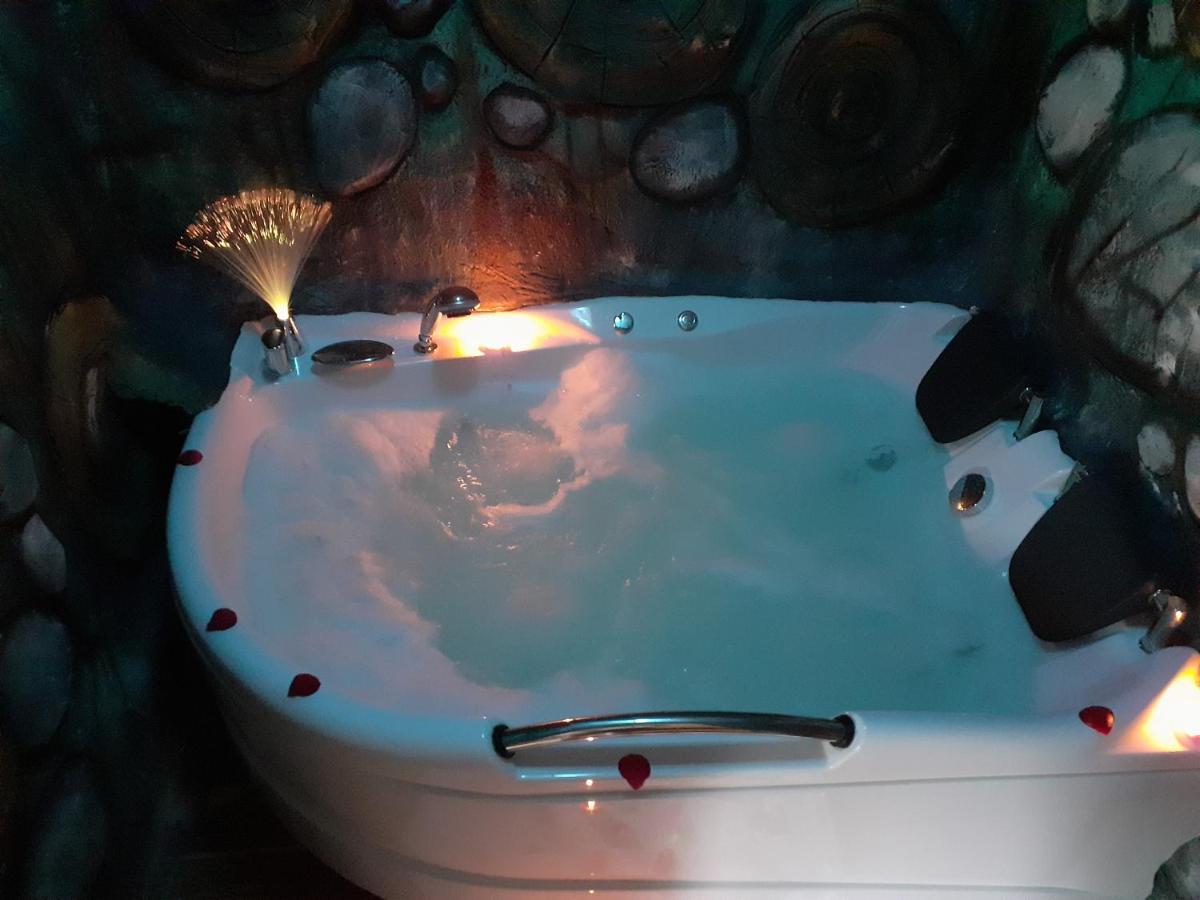 Pensiunea Dracula & Spa Căpăţîneni-Ungureni Esterno foto
