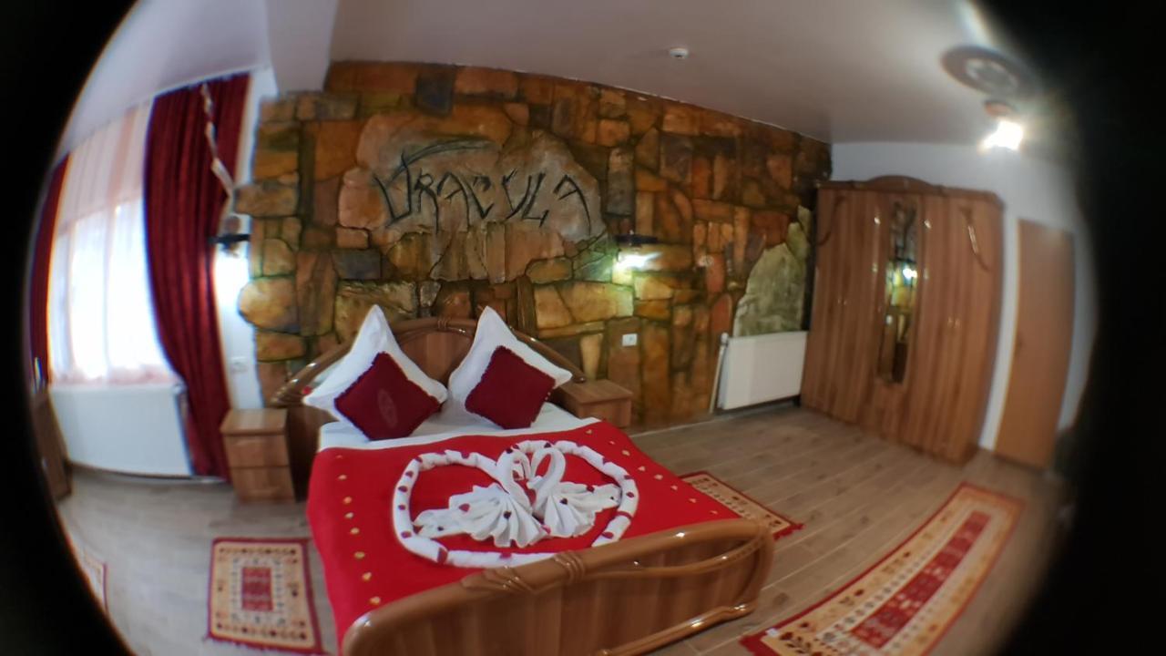 Pensiunea Dracula & Spa Căpăţîneni-Ungureni Esterno foto