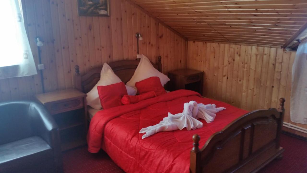 Pensiunea Dracula & Spa Căpăţîneni-Ungureni Esterno foto
