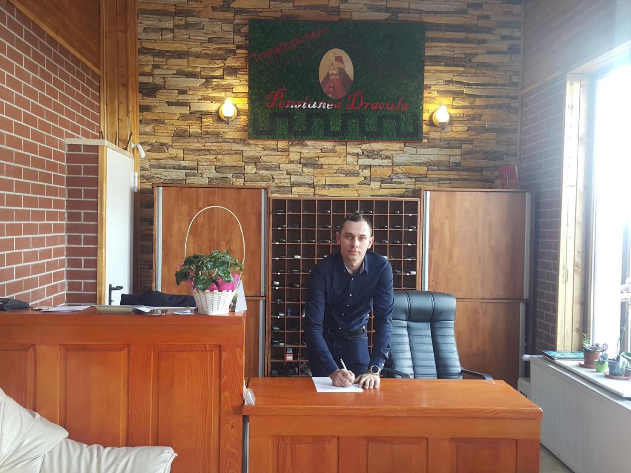 Pensiunea Dracula & Spa Căpăţîneni-Ungureni Esterno foto