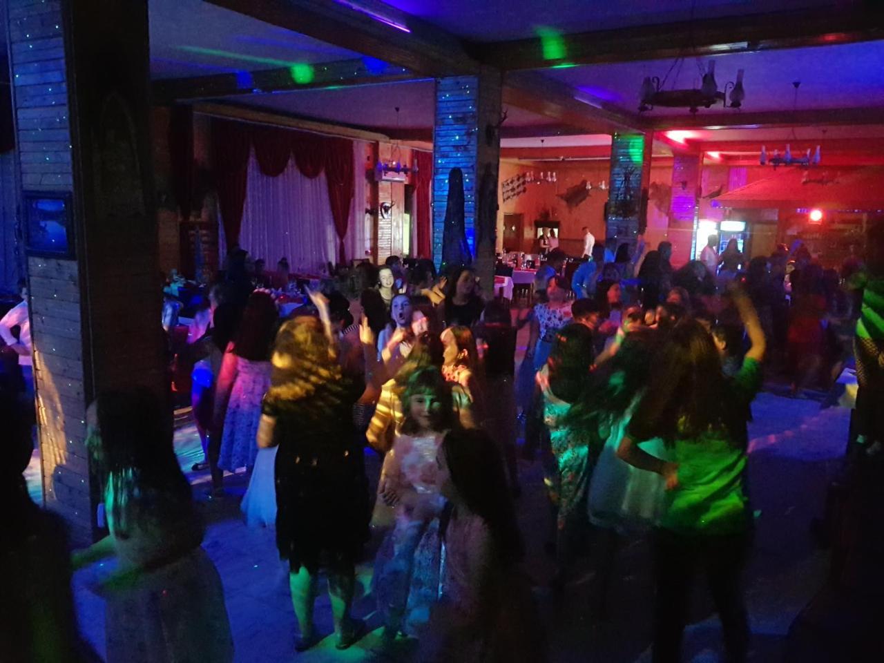 Pensiunea Dracula & Spa Căpăţîneni-Ungureni Esterno foto
