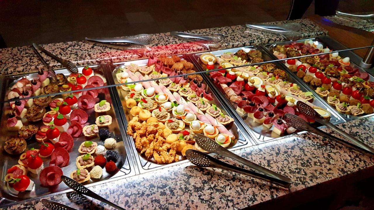 Pensiunea Dracula & Spa Căpăţîneni-Ungureni Esterno foto