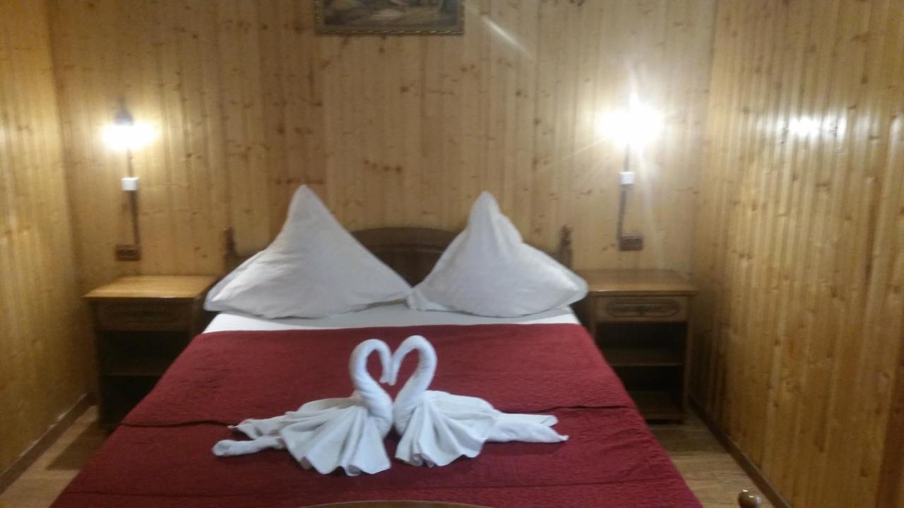 Pensiunea Dracula & Spa Căpăţîneni-Ungureni Esterno foto